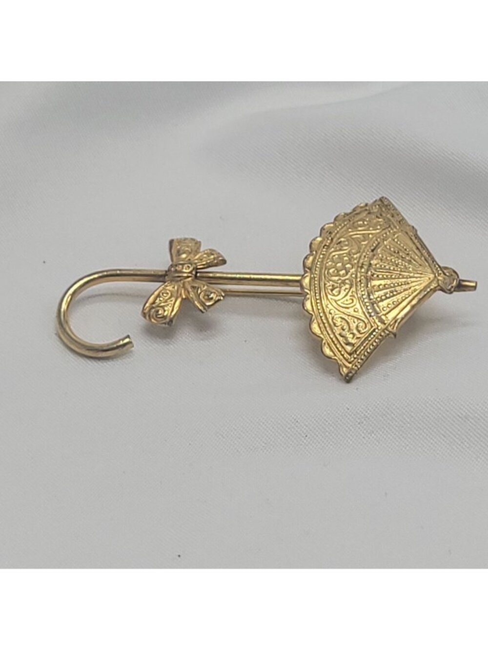 Vtg Gold-Tone Umbrella Parasol Brooch Pin Intricate Etching & Bow Signed Spain 2 - Picture 9 of 10